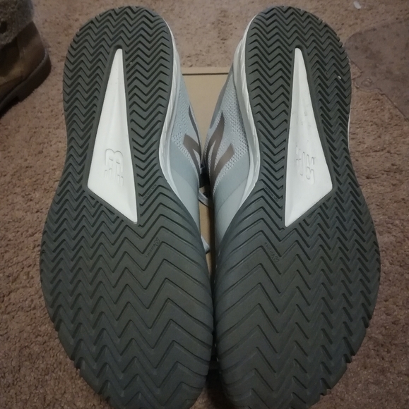 New Balance Women Tennis shoes - Picture 3 of 5